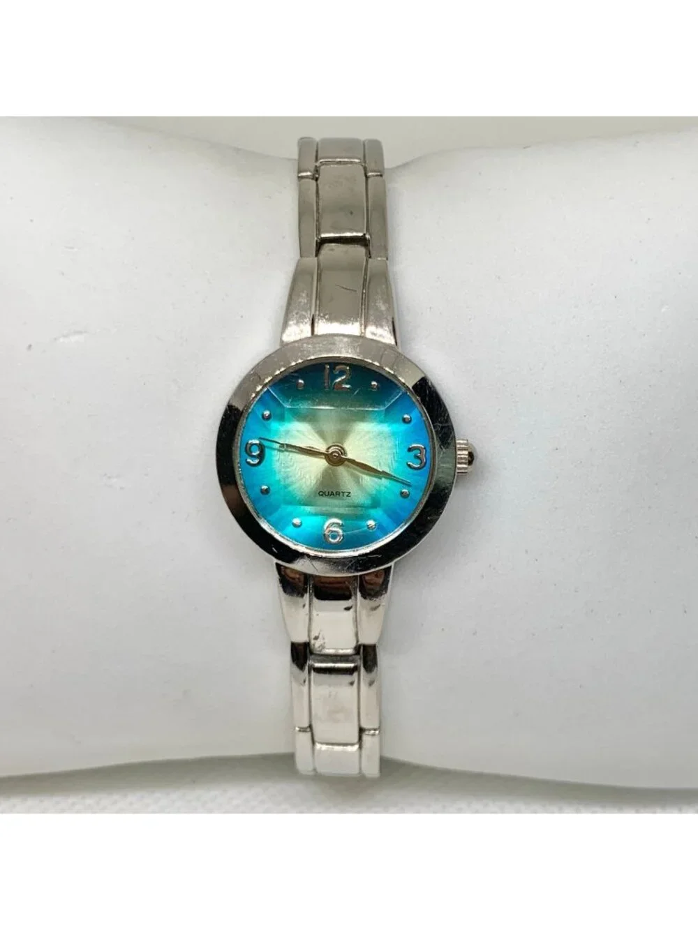 Silver tone women’s watch quartz analog blue dial 23mm  links bracelet running